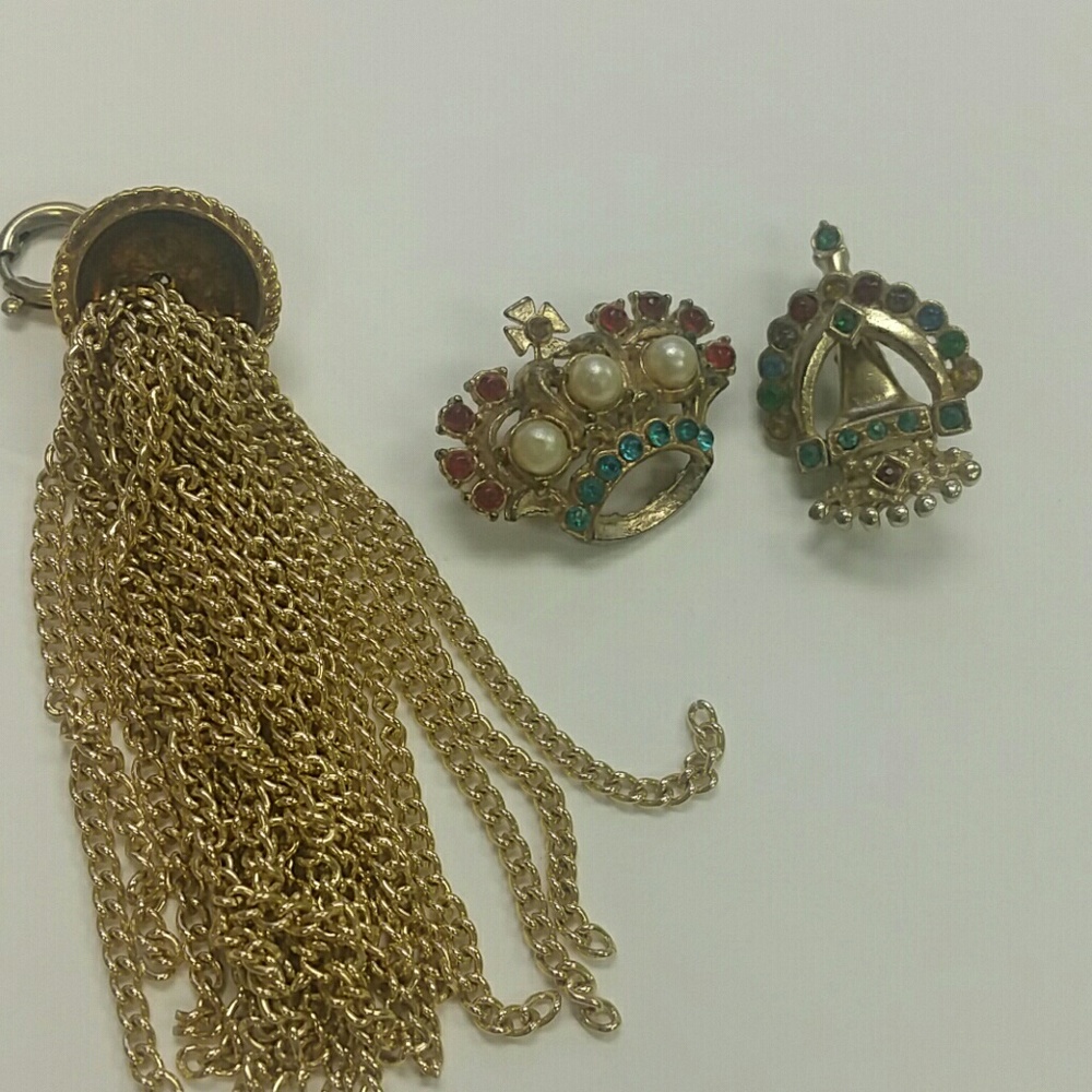 Brooches and pendant